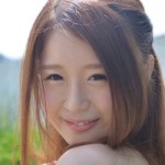 恥じらう姿がたまらない！はにかみ笑顔がかわいい綾原まいちゃんの初ヌード画像21枚